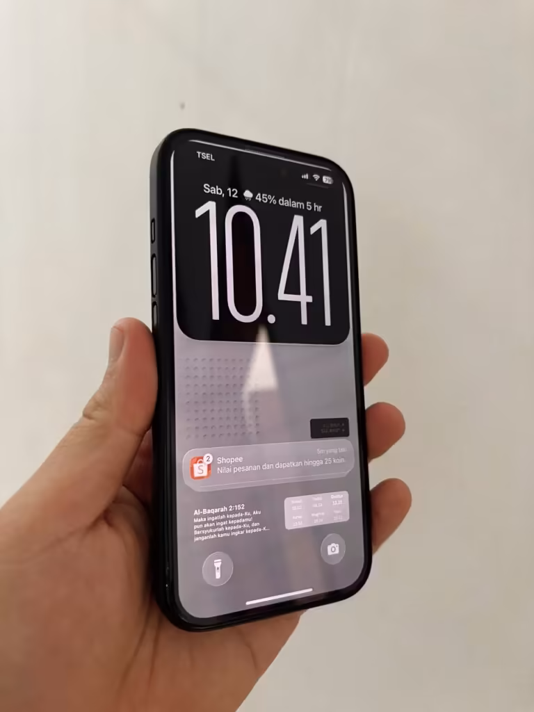 Iphone 17 pro max signature slim case Image #1 from m. Khairani