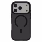 Casing Āsenaru Matte Hybrid MagSafe, dilengkapi dengan bantalan TPU hitam matte dan bagian belakang transparan abu-abu, dirancang untuk ketahanan dan perlindungan penuh perangkat, kompatibel dengan aksesori MagSafe.